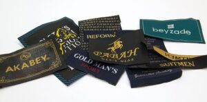 Жаккардовые этикетки на одежду: изготовление и применение