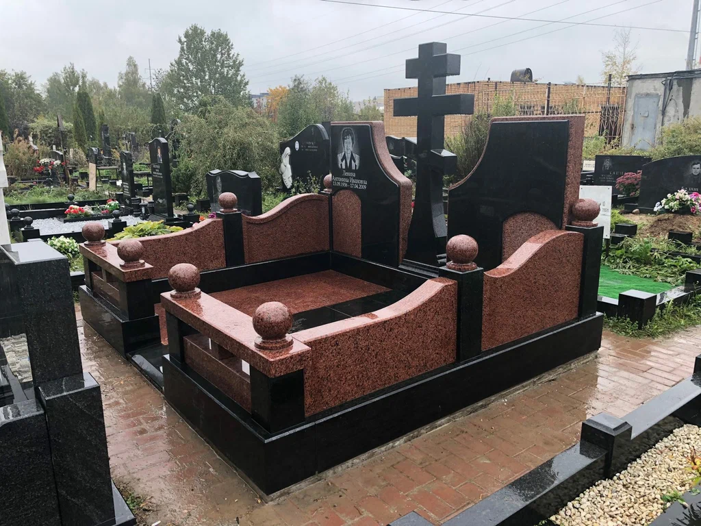 Гранитные памятники на могилу: вечная память и надежность