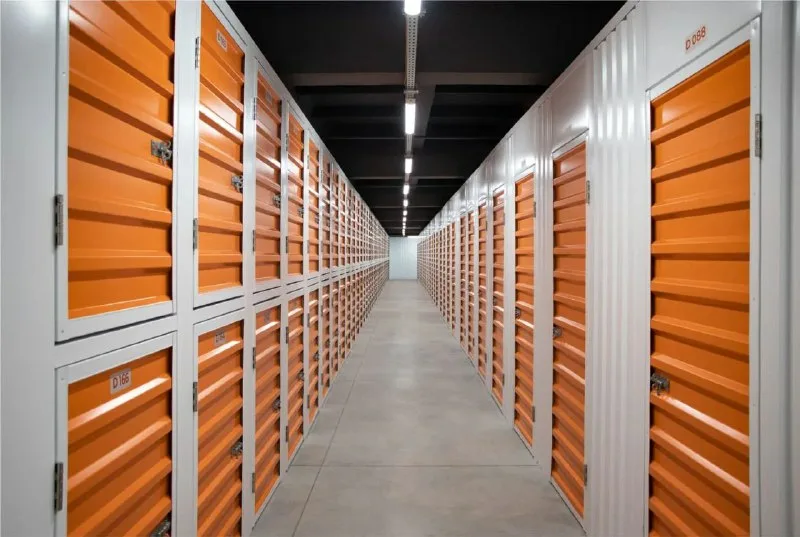 Где хранить вещи, когда места не хватает: практический взгляд на склад