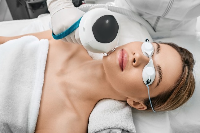 Как работает современное фотоомоложение и чего от него ждать